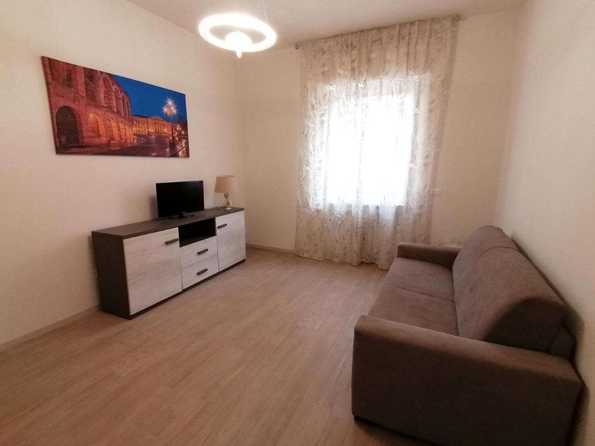 V & G House Apartment Verona Bagian luar foto
